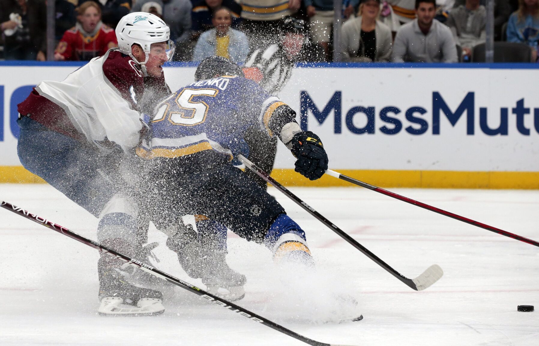 Blues host Avalanche in Game 4